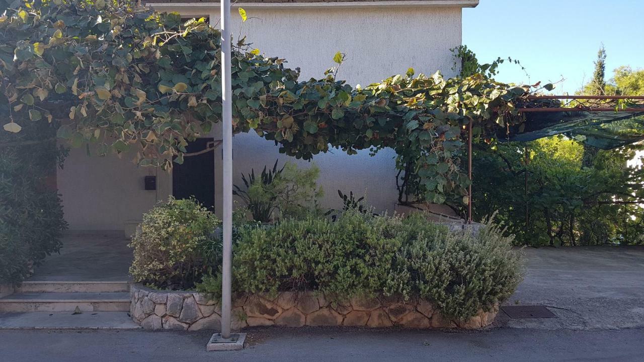 ילסה Apartments And Room Caric מראה חיצוני תמונה