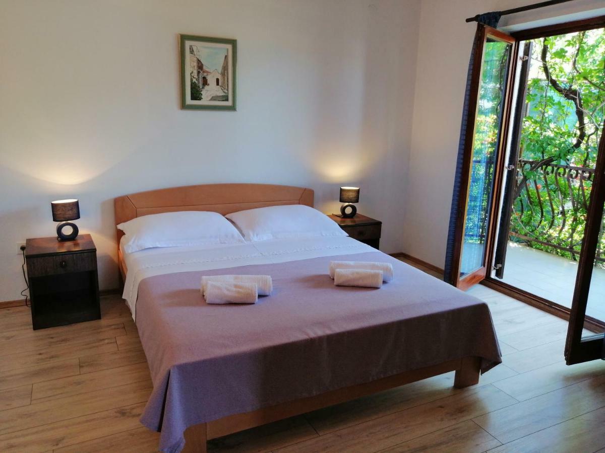 ילסה Apartments And Room Caric מראה חיצוני תמונה