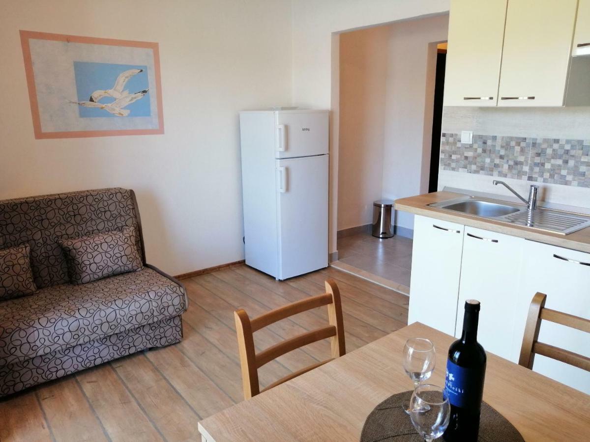 ילסה Apartments And Room Caric מראה חיצוני תמונה