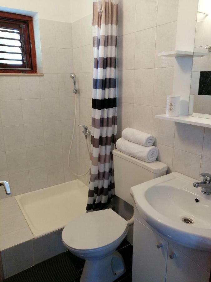 ילסה Apartments And Room Caric מראה חיצוני תמונה