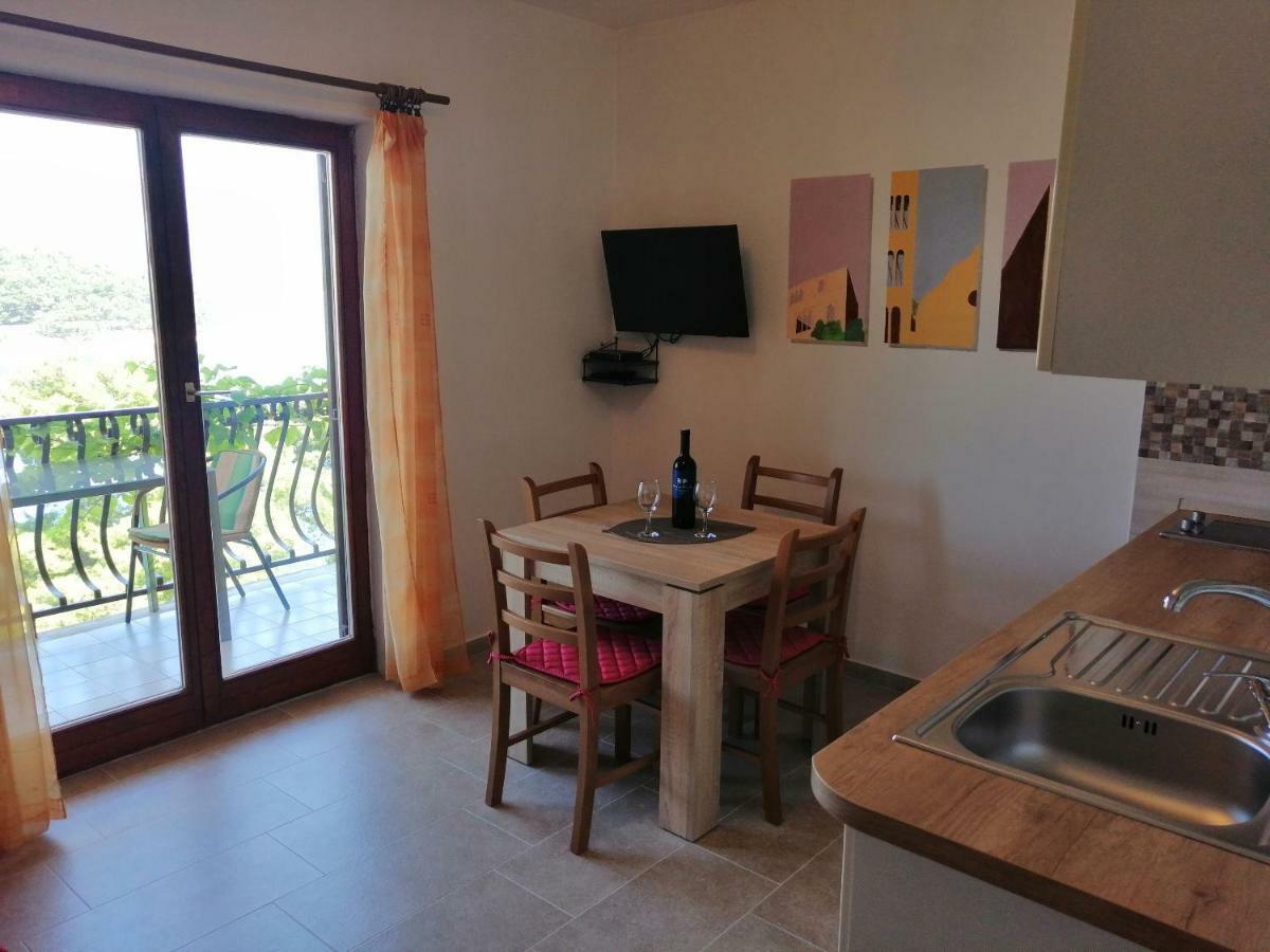 ילסה Apartments And Room Caric מראה חיצוני תמונה