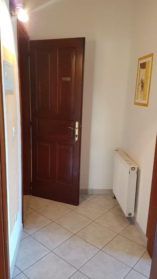 ילסה Apartments And Room Caric מראה חיצוני תמונה