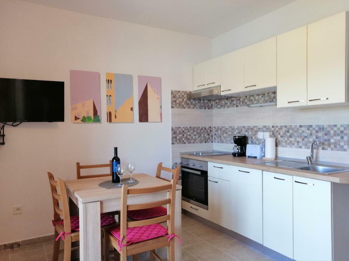 ילסה Apartments And Room Caric מראה חיצוני תמונה