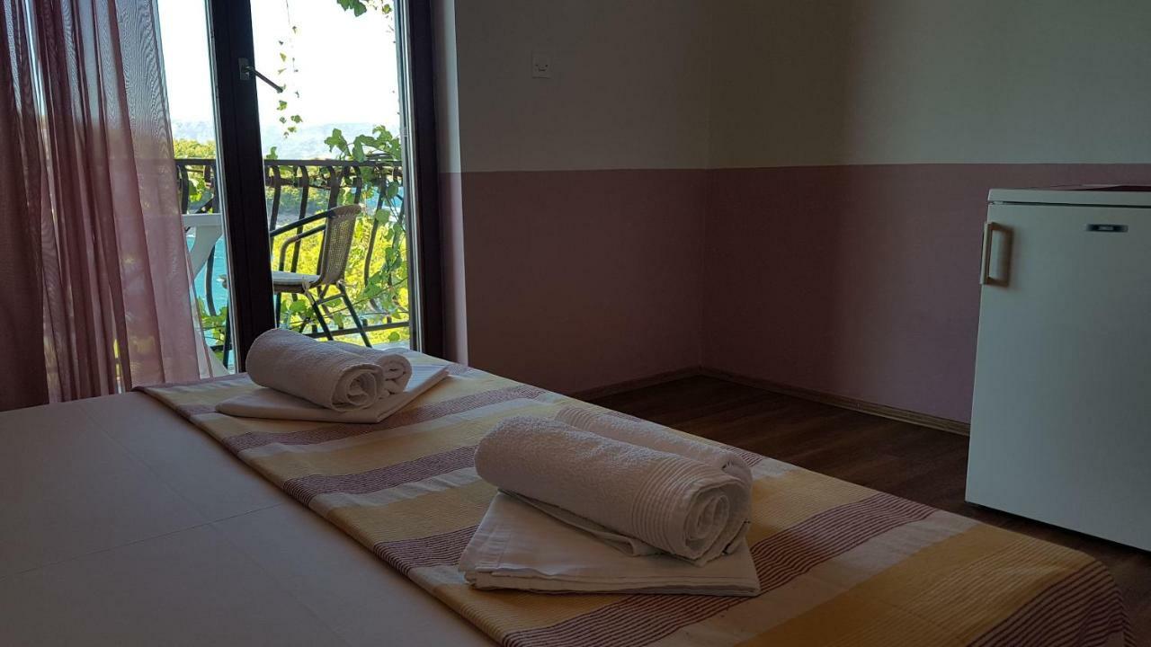 ילסה Apartments And Room Caric מראה חיצוני תמונה