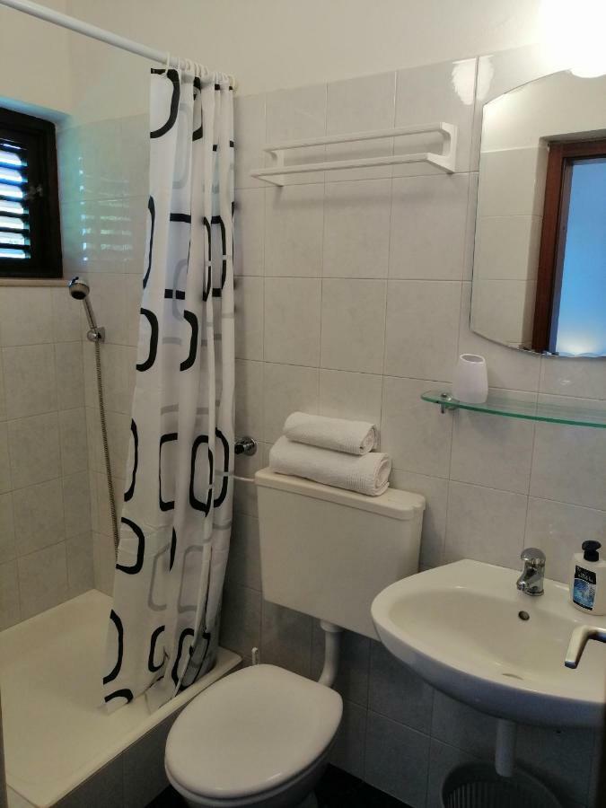 ילסה Apartments And Room Caric מראה חיצוני תמונה