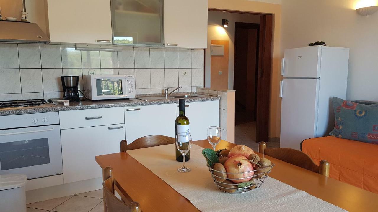 ילסה Apartments And Room Caric מראה חיצוני תמונה