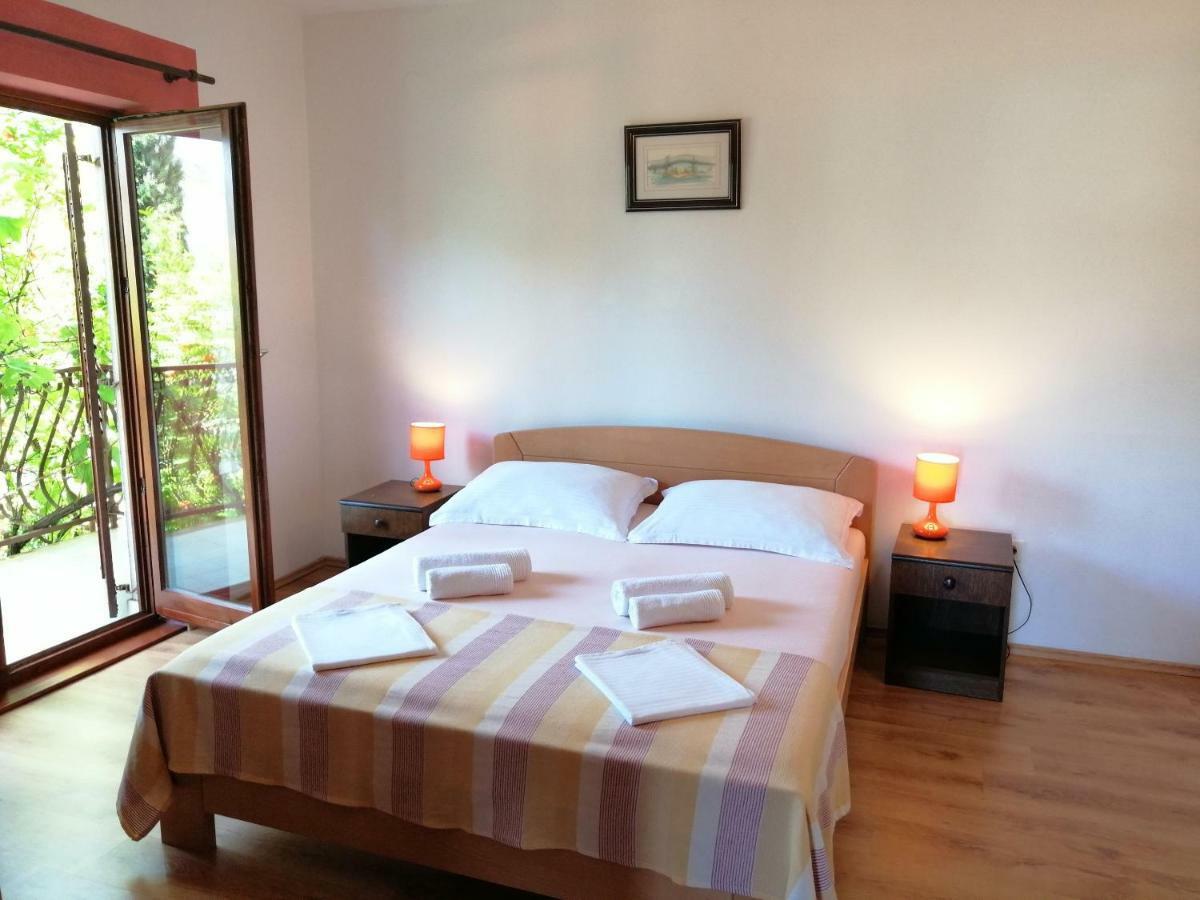 ילסה Apartments And Room Caric מראה חיצוני תמונה