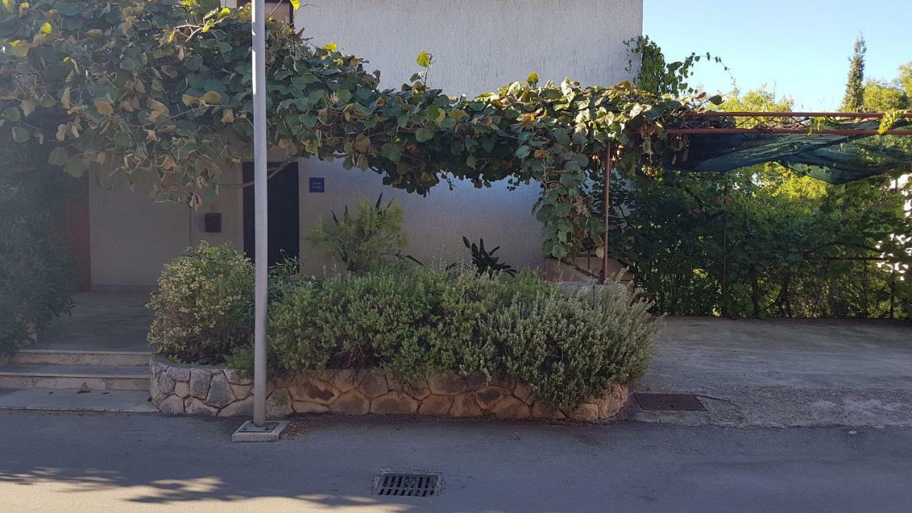 ילסה Apartments And Room Caric מראה חיצוני תמונה